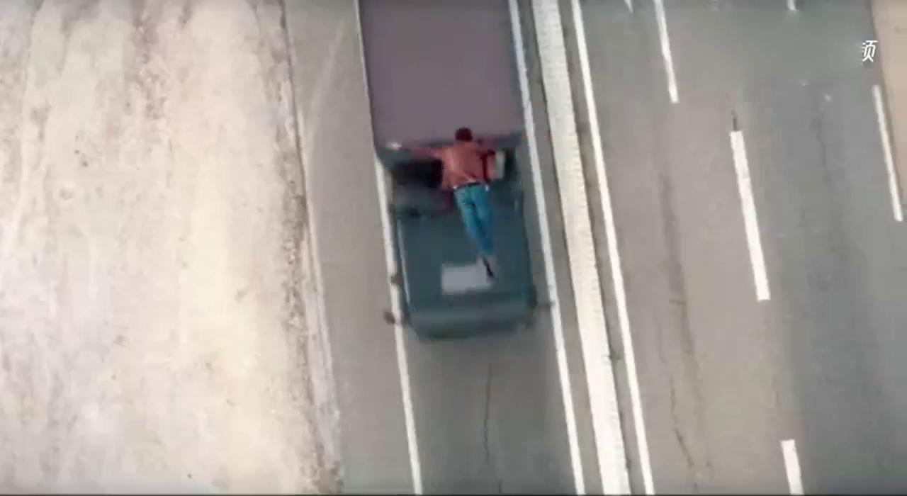 小伙撞毁200万宝马跑车换这辆老爷车值得吗