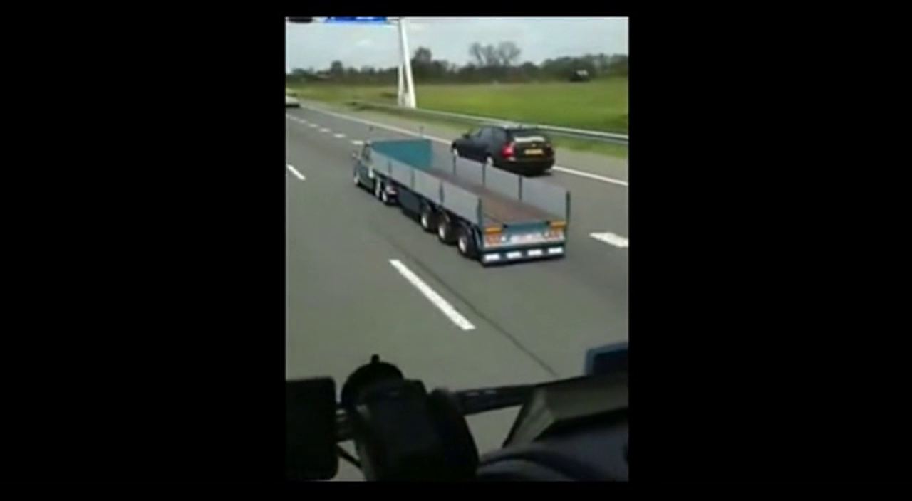 公路实拍：你见过这么小的卡车吗？