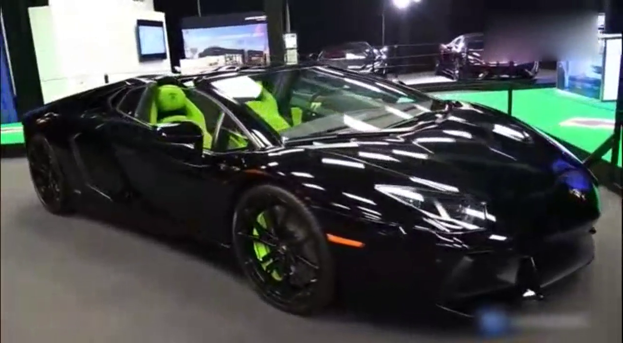 荧光绿内饰 帅气Aventador敞篷版车展展示