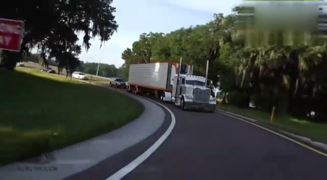 感受下美式卡车车头文化！这样的风格hold住吗！