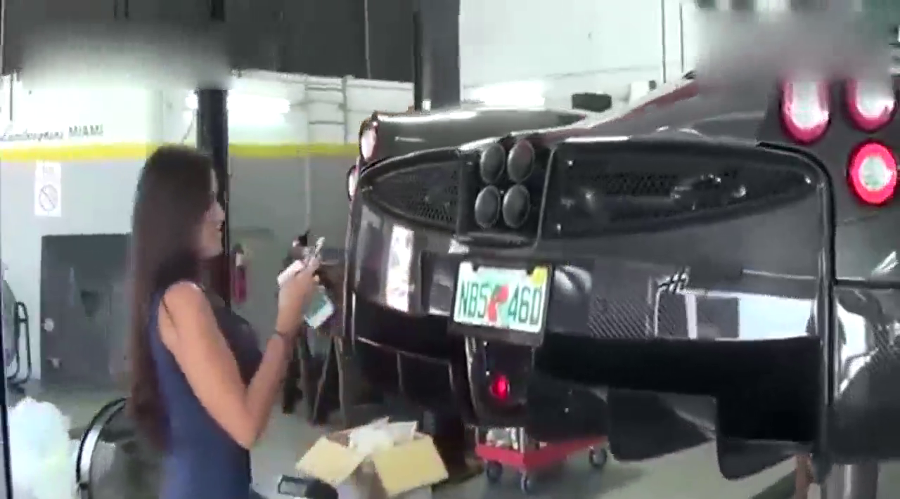 跑车都是怎么维修的？美女直观跑车维修过程！