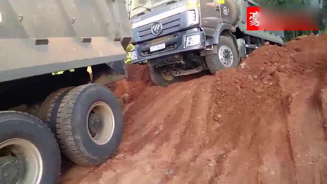 中国卡车在国外这熟悉的发动机声音，和配置不干大载可惜了