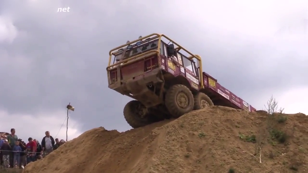 各种极限坡道随便玩 国外卡车越野大赛