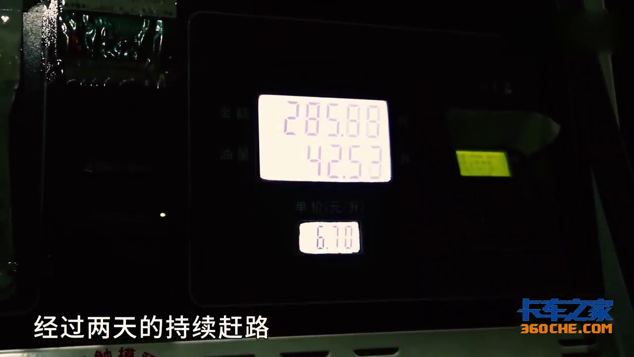 卡车司机遭遇大雪能安全脱困 多亏了车上这个功能