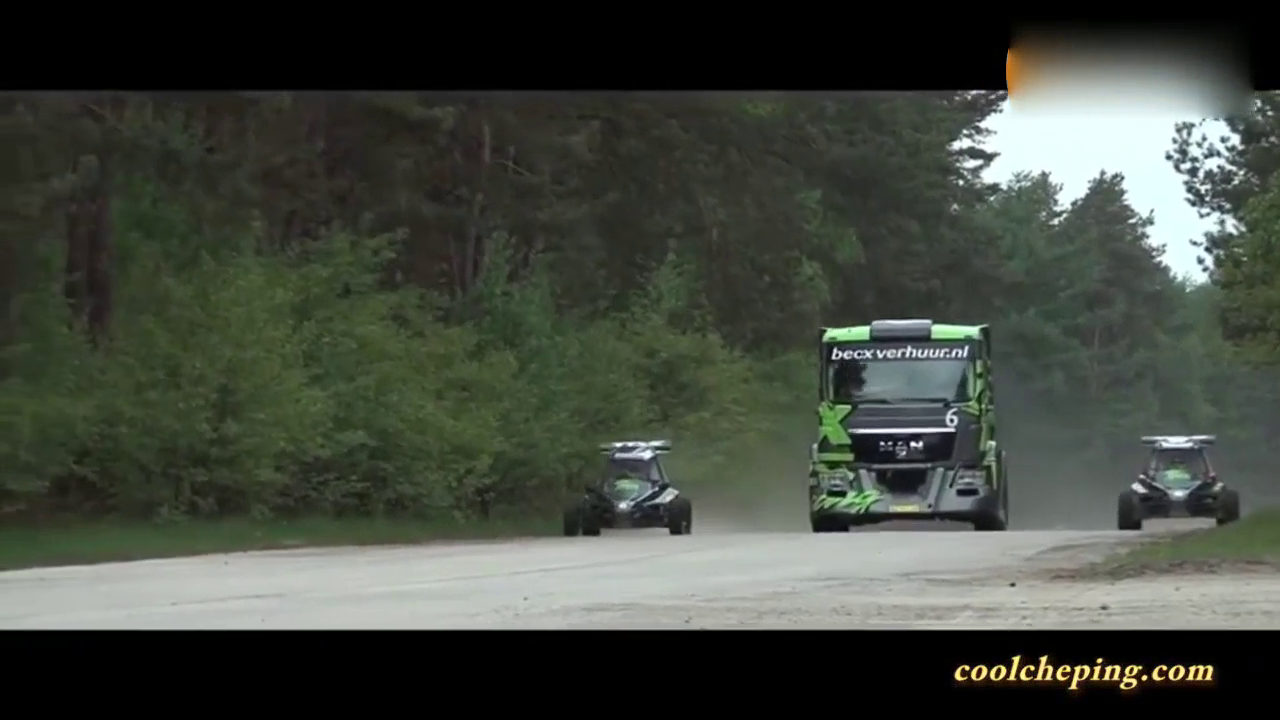 卡车漂移都能玩得如此流弊，不过最后还是没能避免爆胎