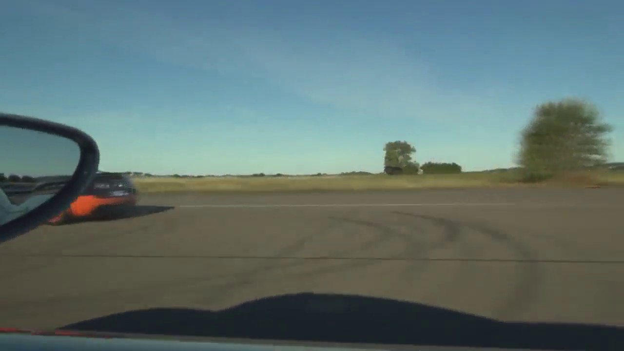 巅峰之战！最快的跑车一脚油门下去，让布加迪彻底失去了荣光