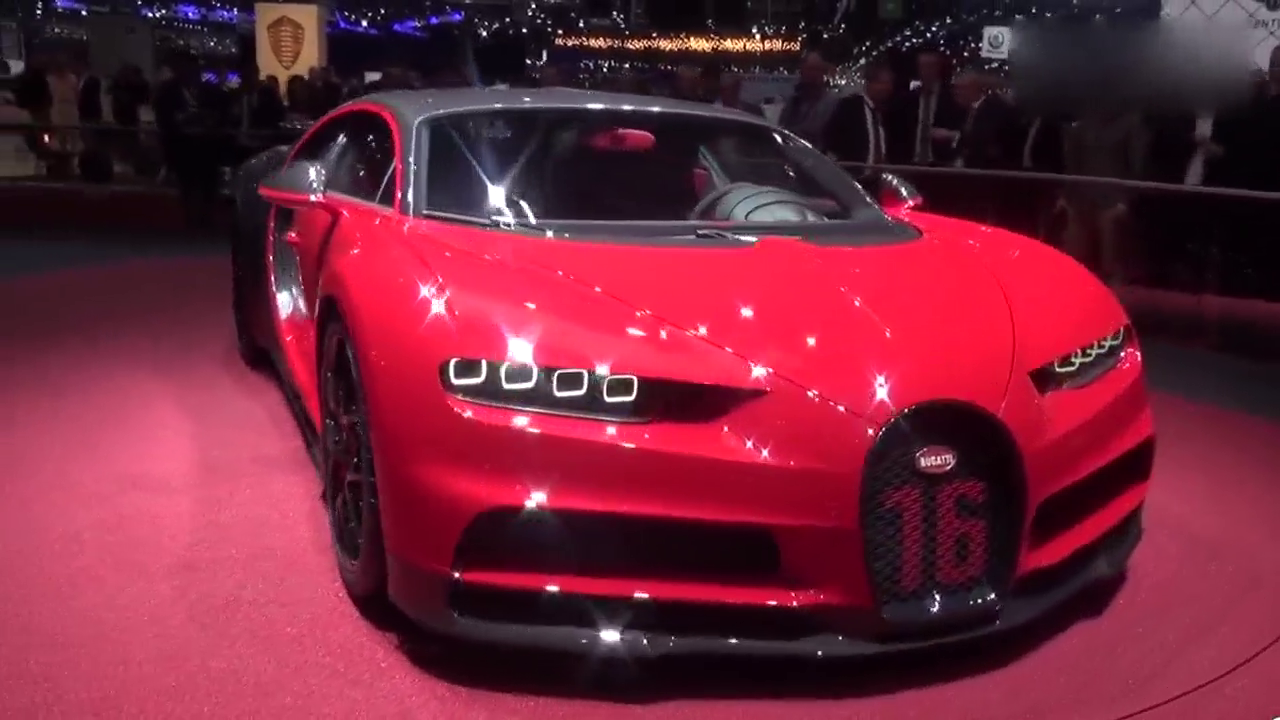 日内瓦车展红色布加迪太亮眼 展区周围一群痴汉