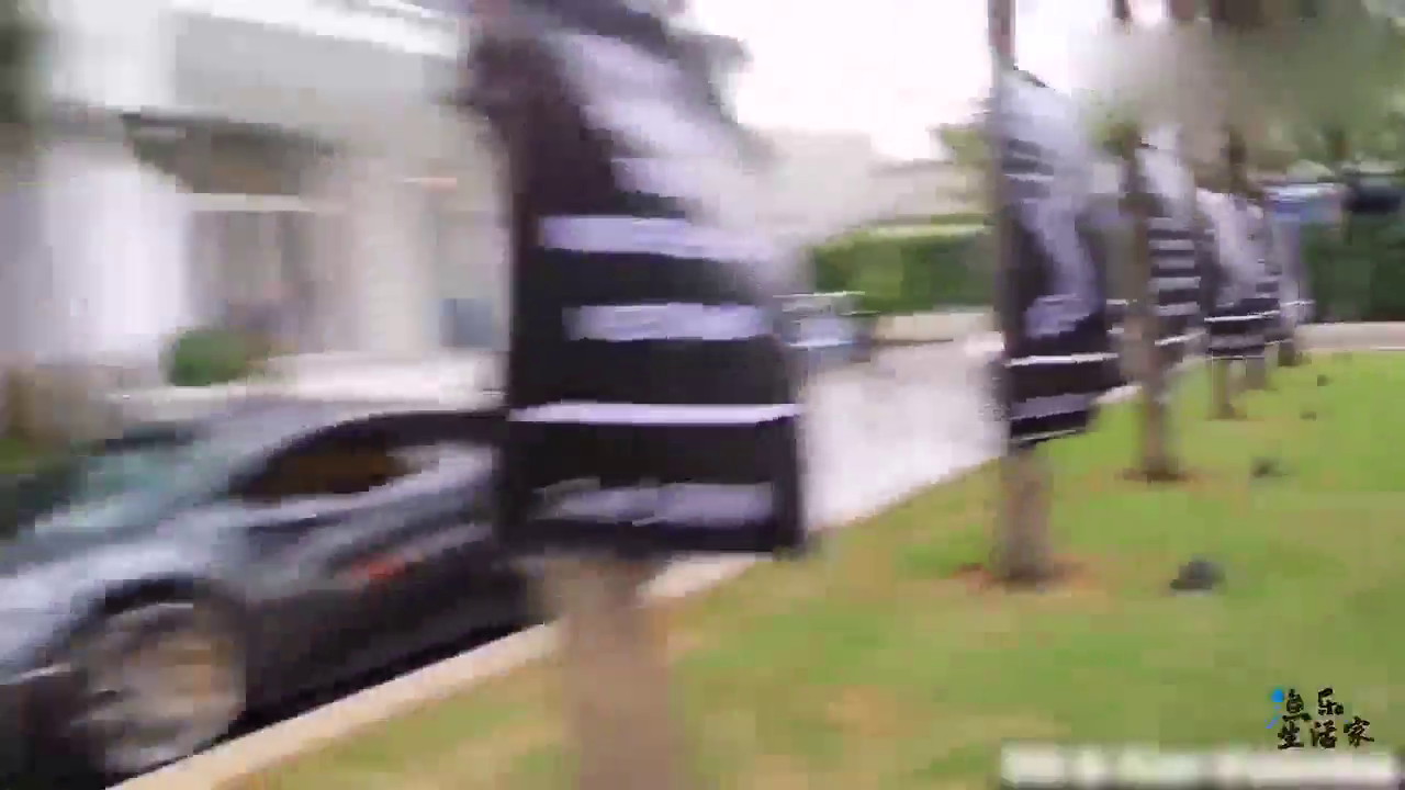 跑车志：法拉利街头乱轰油门，兰博基尼开启对怂模式！