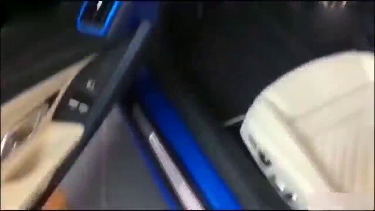 按下奥迪R8跑车的车钥匙，变形开启的瞬间我已被这个设计折服