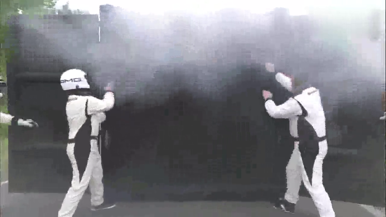 打开车门之后，才明白什么叫真正的超级跑车！这颜色太拉风了！