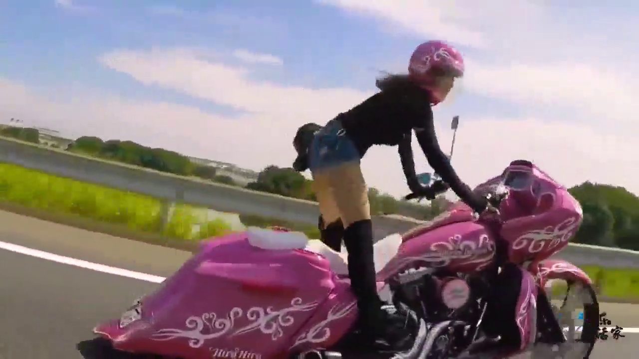 跑车志：美女偷玩老公的重机，开车上路那刻才是霸气的开始！