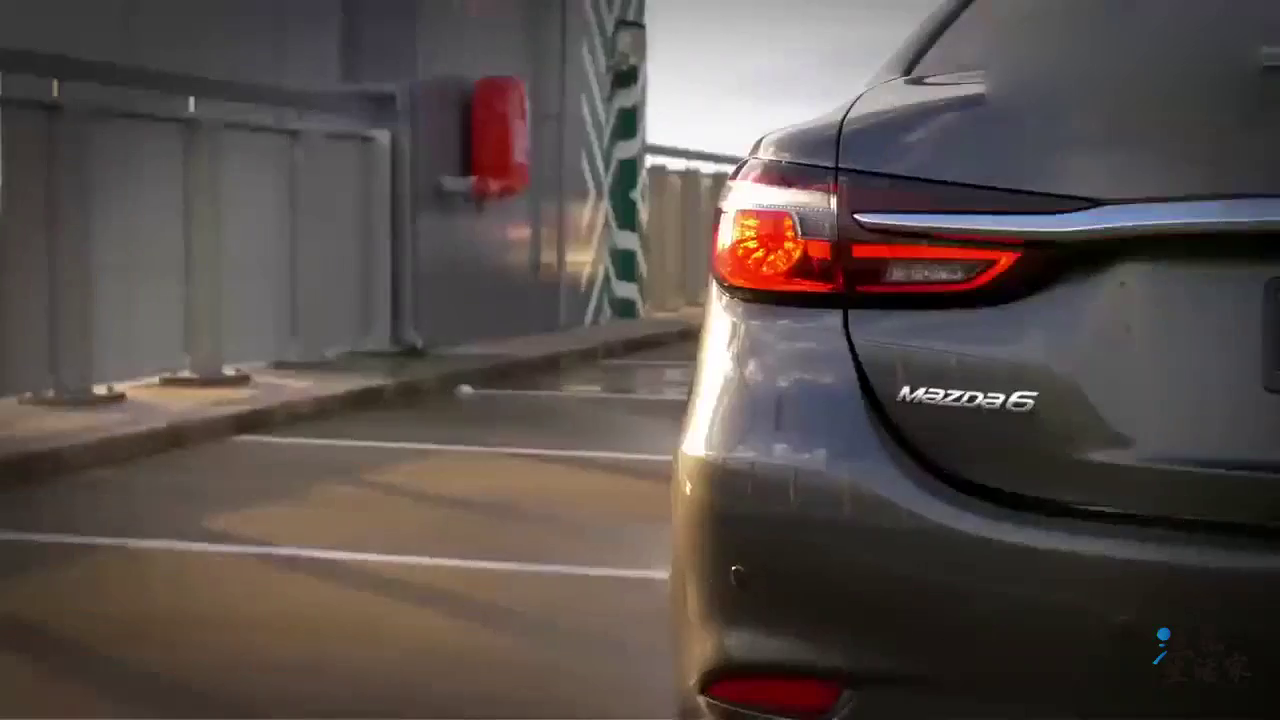 跑车志：美女试驾2018款马自达6，打开车门后被内饰给惊艳到了！