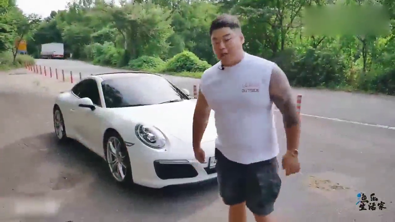 跑车志：子试驾保时捷911，坐进后备箱的那刻才知道有多尴尬