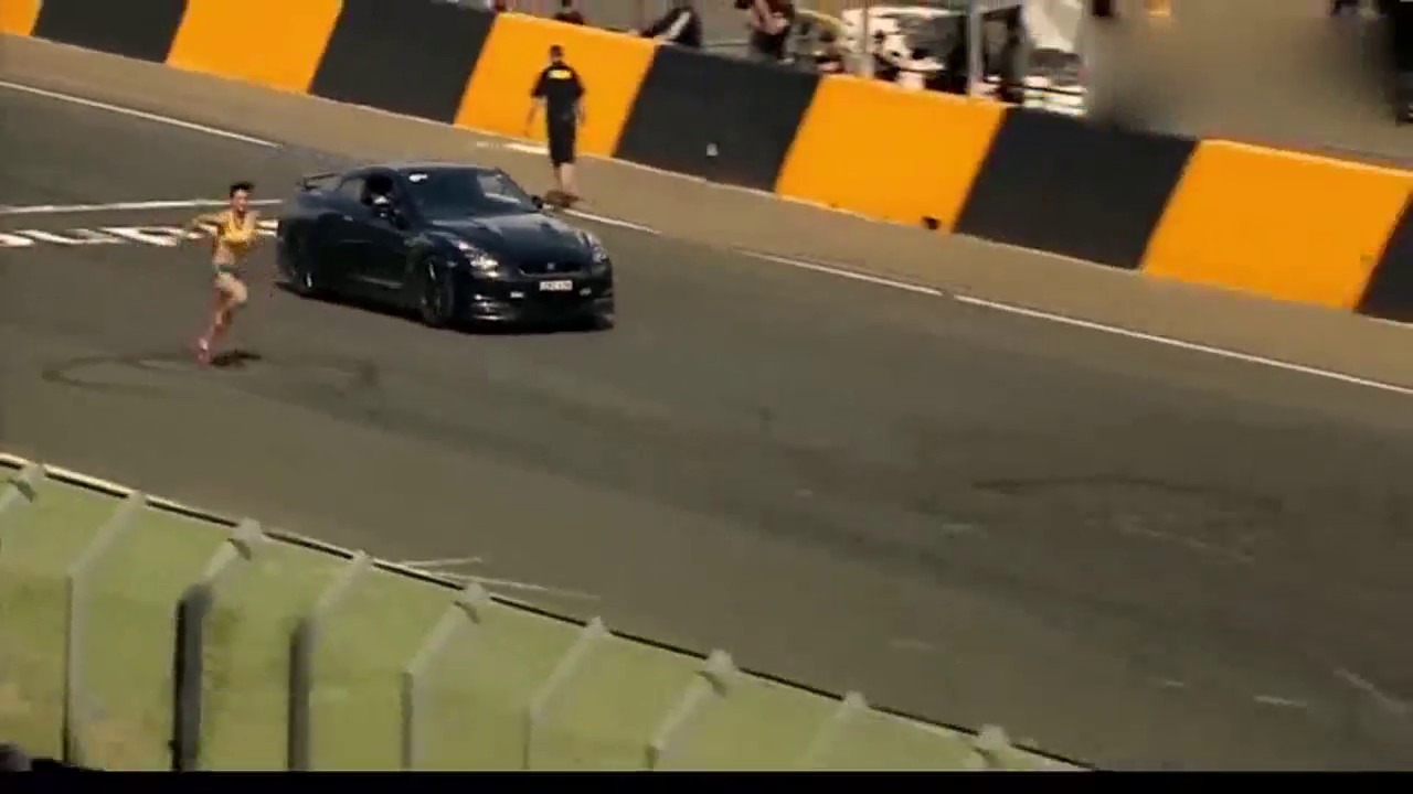 跑车和职业运动员的速度差多少，五秒钟以后见分晓！