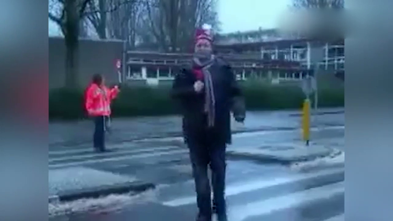 交通安全教育路拍时，突然发生意外