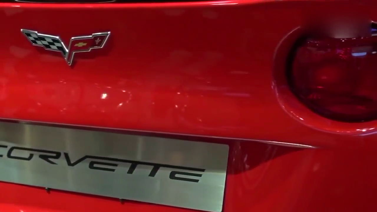 东京车展克尔维特超跑靓丽车模，气质不输明星