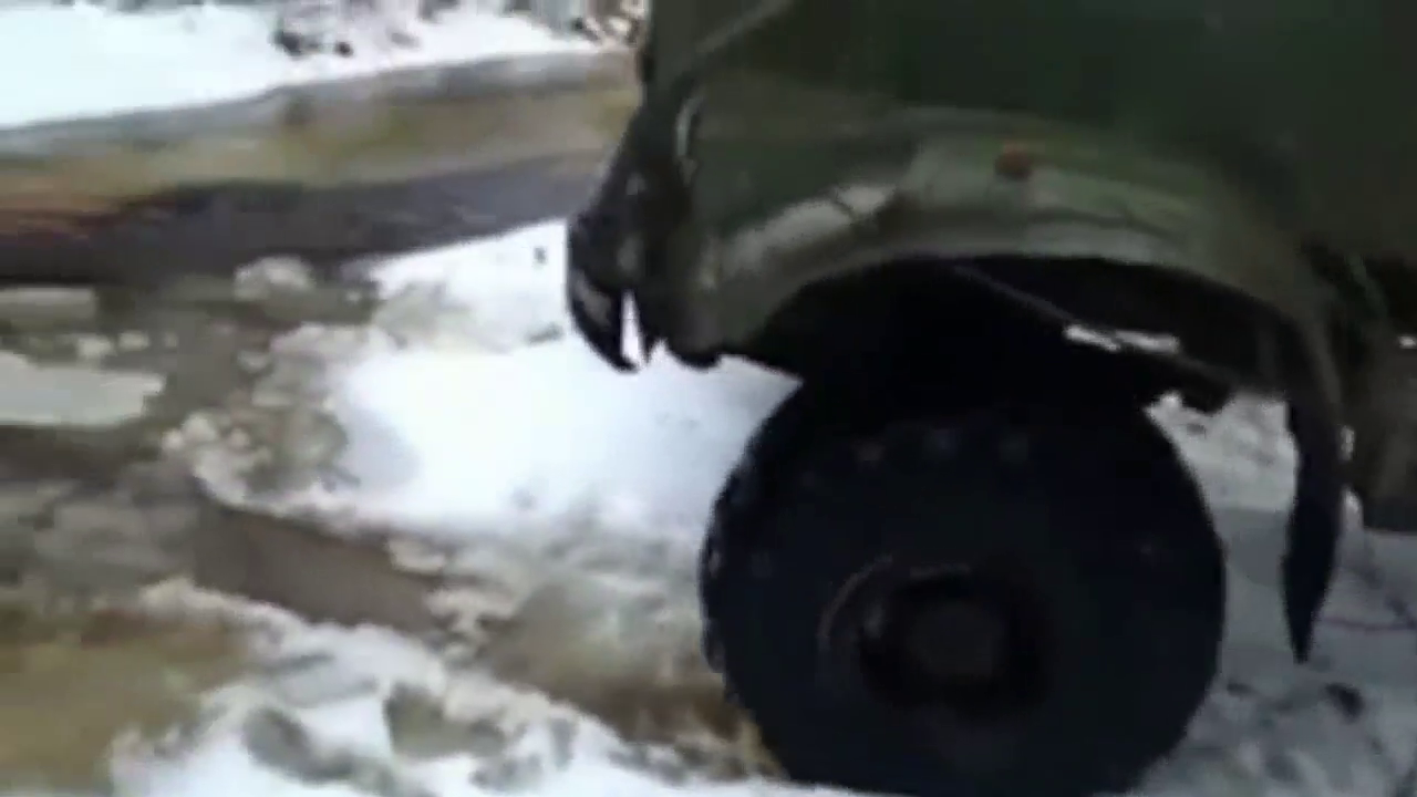 俄罗斯制造的这辆卡车，过河就像走平路一样，很厉害