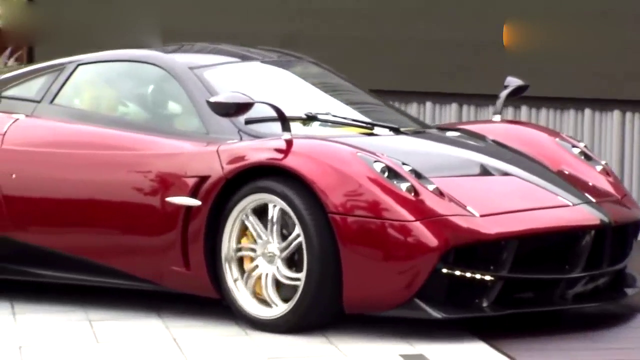 价值1亿元的帕加尼的超级跑车，真TM贵，但也真TM漂亮