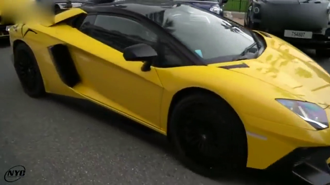 兰博基尼跑车与越野车差距有多大？停在一起就知道了！