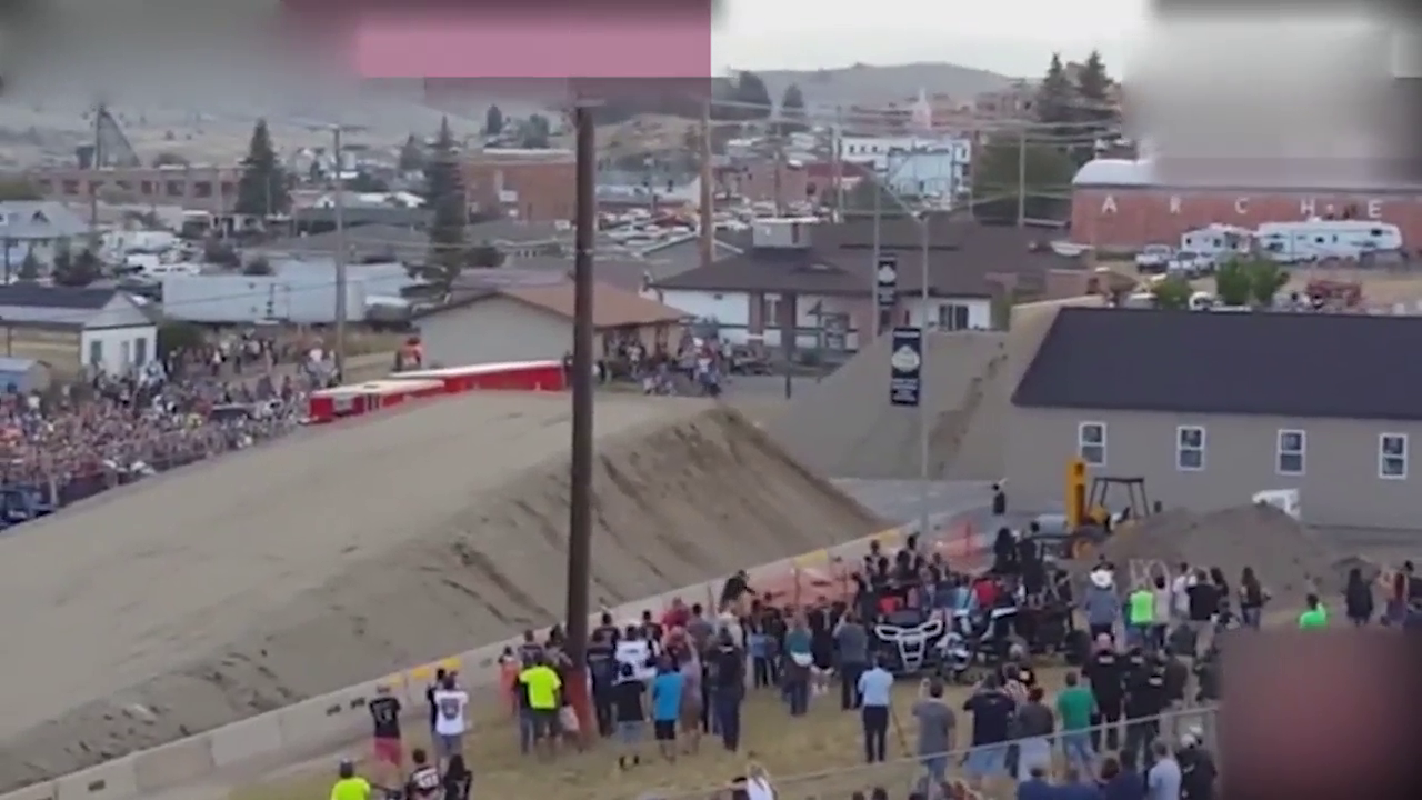 牛人驾驶卡车飞起那一刹那，才是精彩的开始