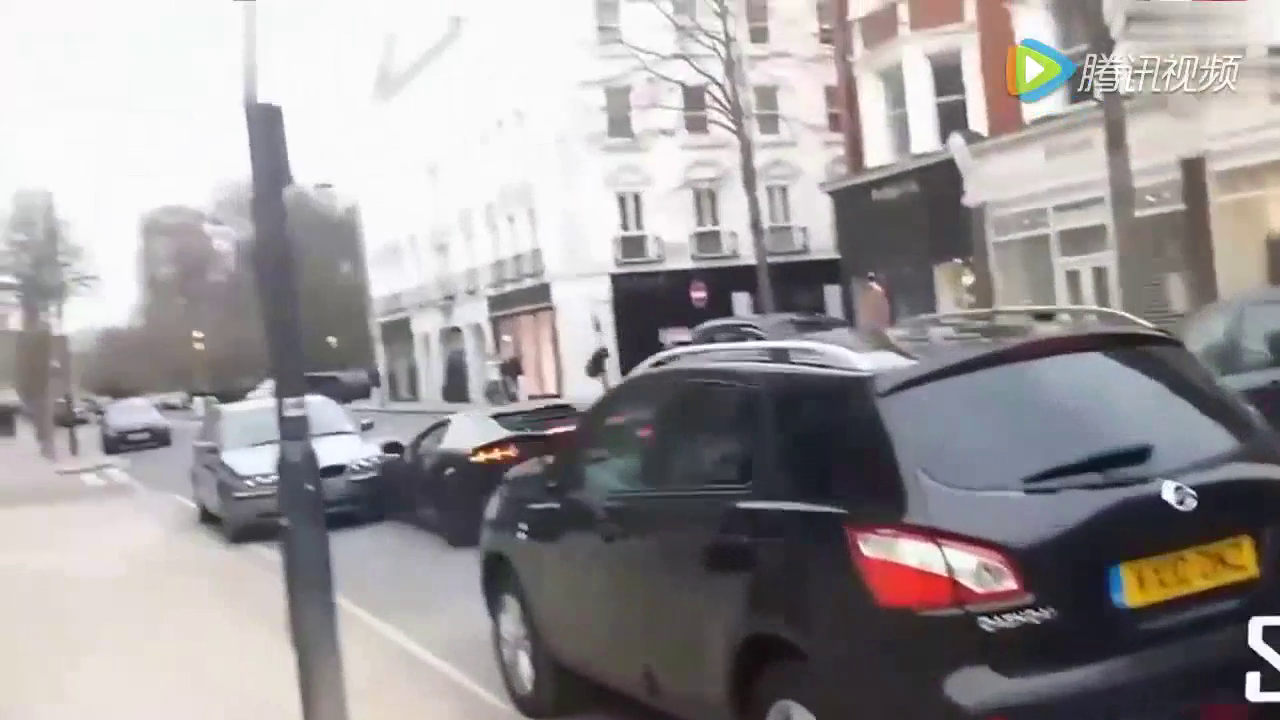 超级跑车难得一见的车祸大锦集，这发生的太逗了