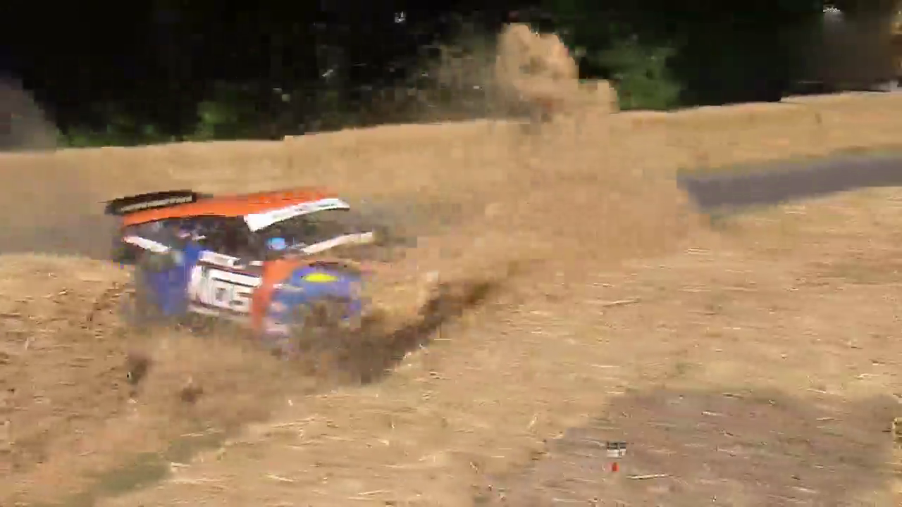 漂移冠军也上墙！漂移冠军驾驶日产370Z古德伍德失误上草垛