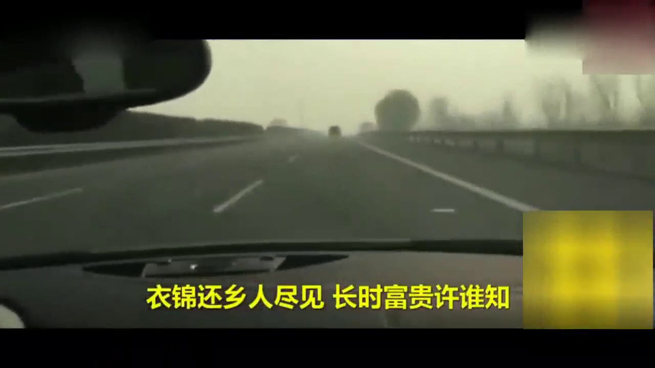 奥迪R8上高速飙车，结果跑车碎成渣！