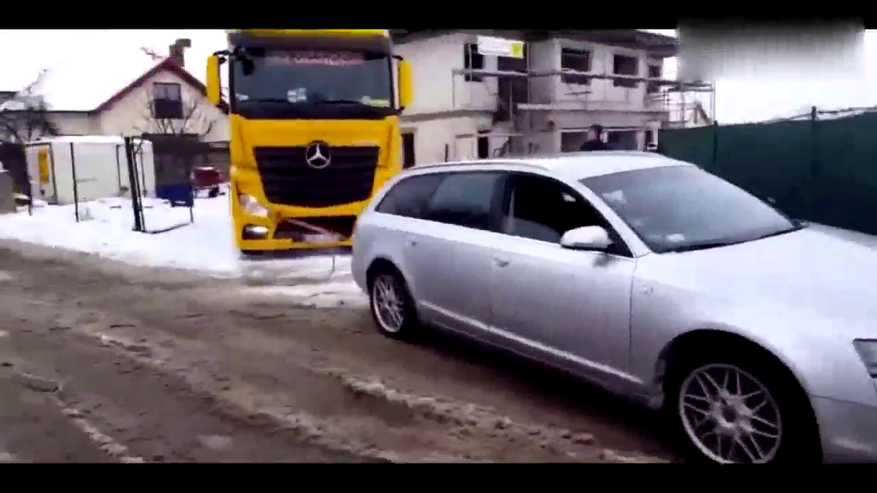 奥迪A6雪地救援奔驰卡车，看完才明白奥迪有多厉害