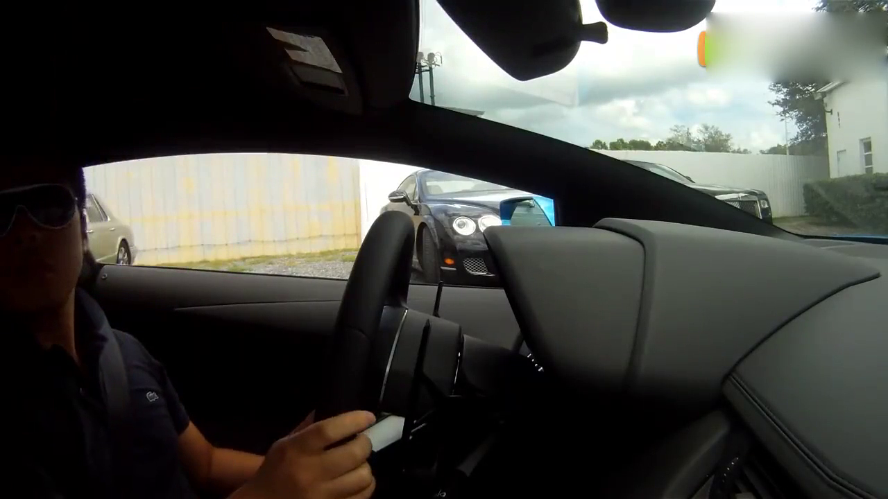 欧洲街头新款兰博基尼跑车试驾 豪车就是豪车