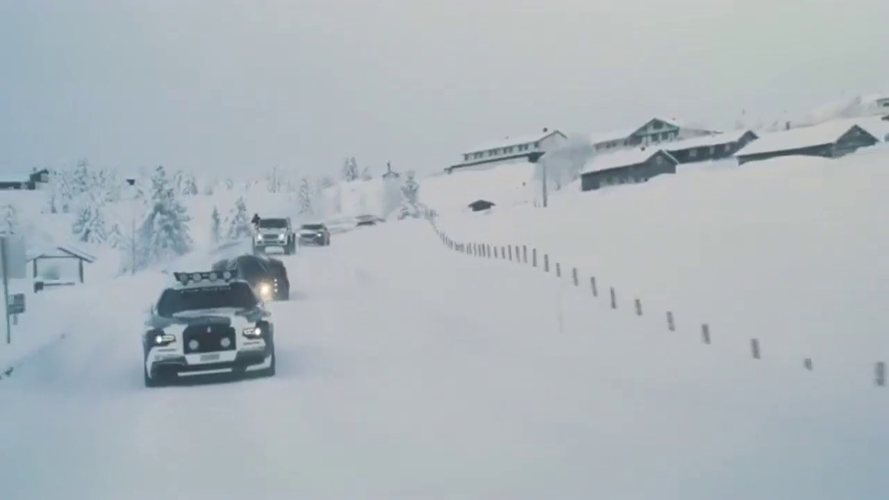 劳斯莱斯和蝙蝠跑车去雪地越野