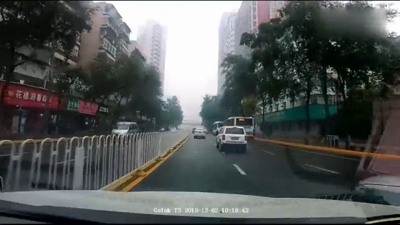 出租车惨遭被撞，调看记录仪才发现一点也不冤！太作死了