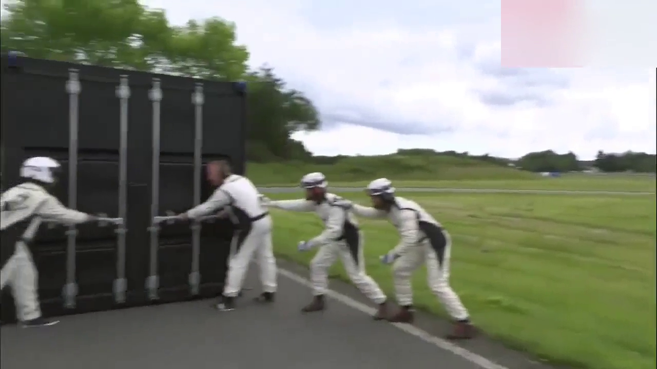 车门打开的那一刻，才体会到什么叫真正的超级跑车！