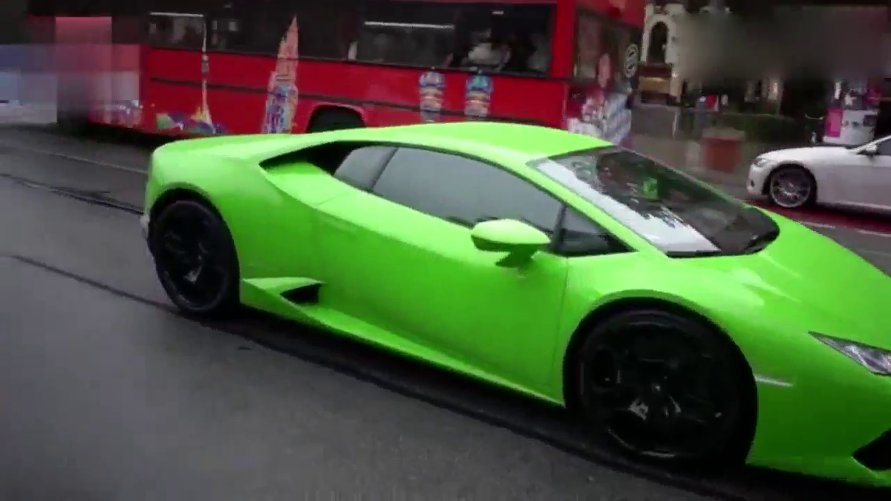 看过这个视频 突然想买一辆跑车 豪车在车群中还真是好辨认