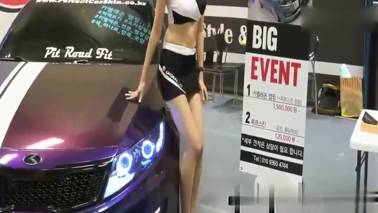 手机看车展,长腿大美女