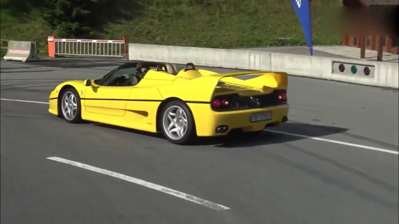 买辆跑车不轰油门留着干啥？兰博基尼，法拉利都上场了