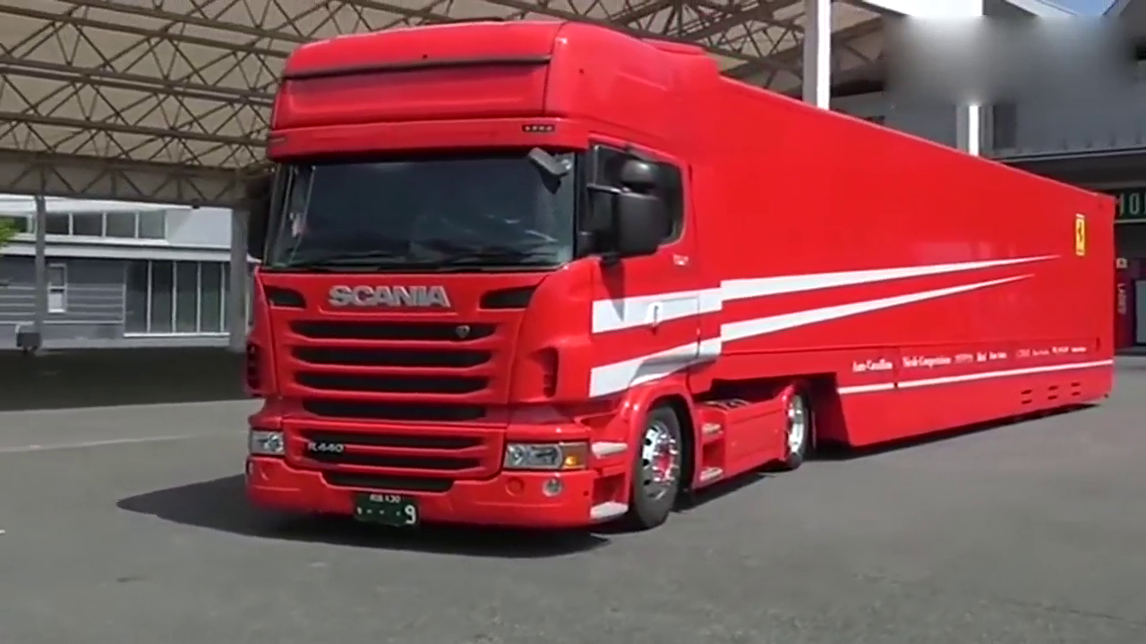 价值500万的法拉利跑车 看专业运输车是多么的专业！