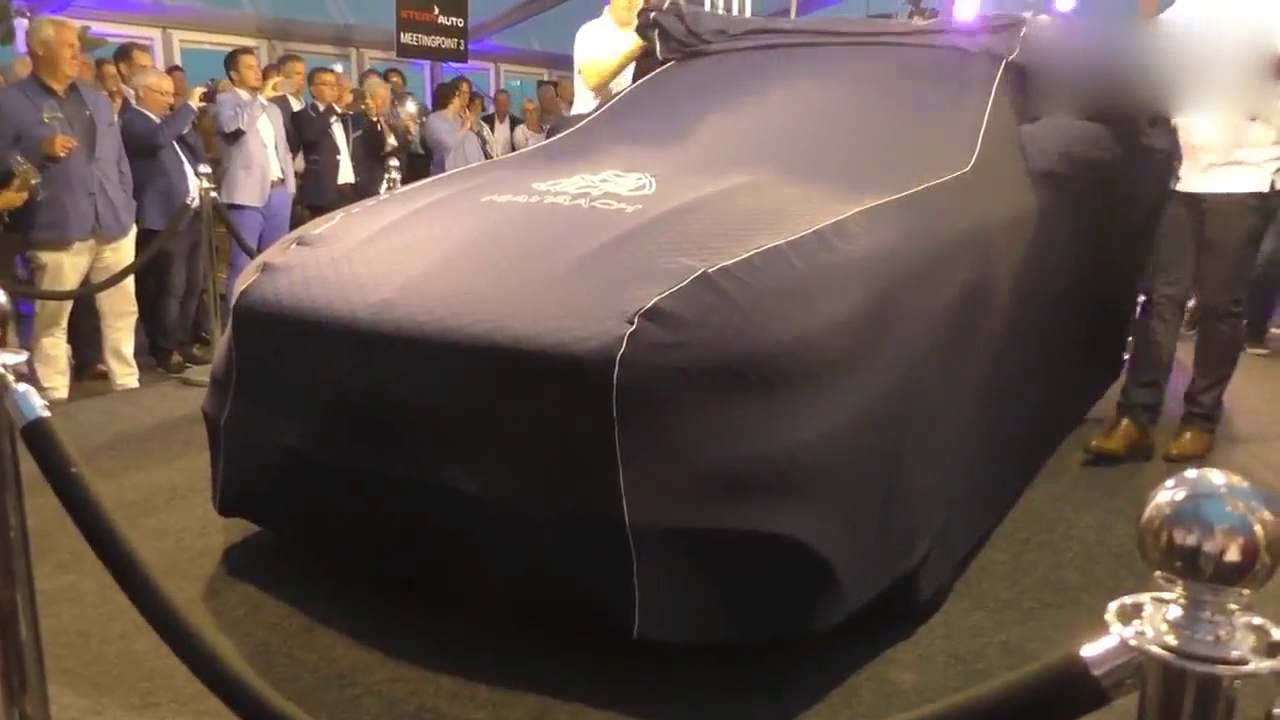 价值100万迈巴赫敞篷跑车,宝马M4看到笑了，敞篷还是硬顶好