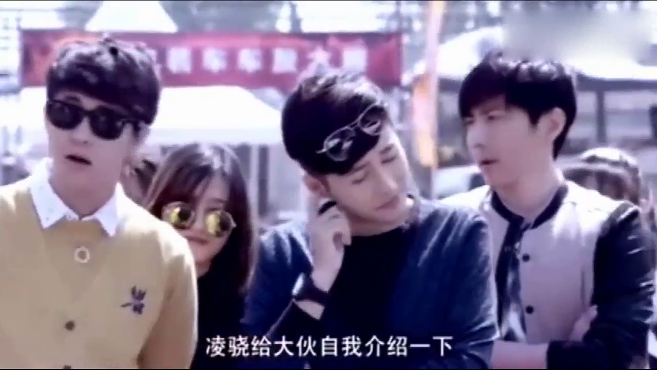 男子被富二代嘲讽不会开跑车，一个弯道漂移，我只开超跑