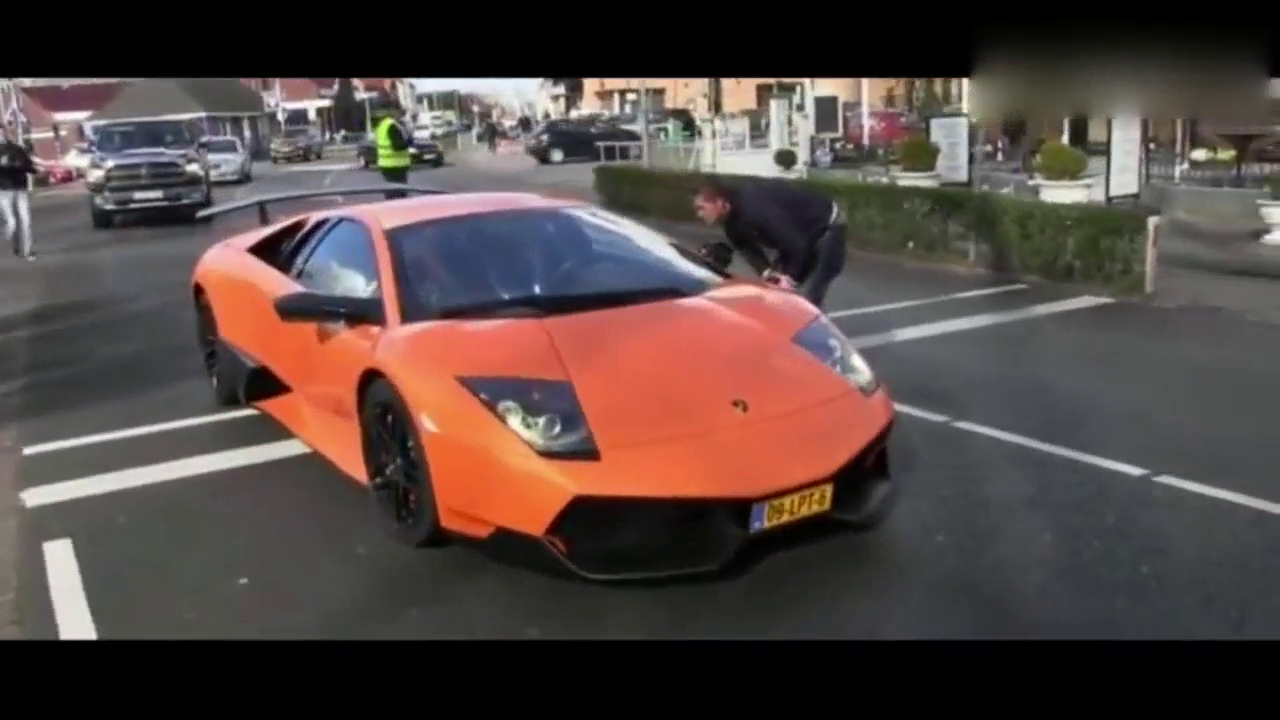 兰博基尼跑车VS布加迪，豪车之间的竞速！