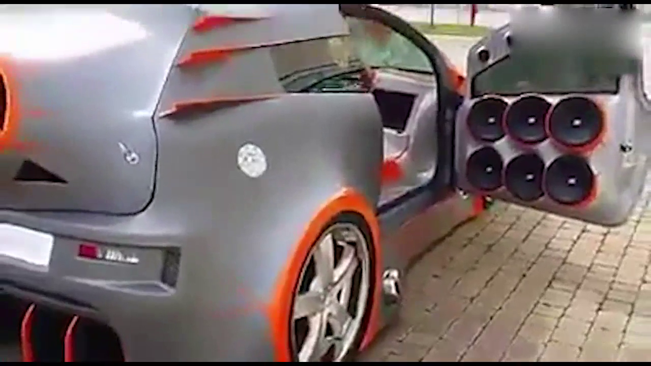 求车主心里阴影面积 夸张的音响改装车