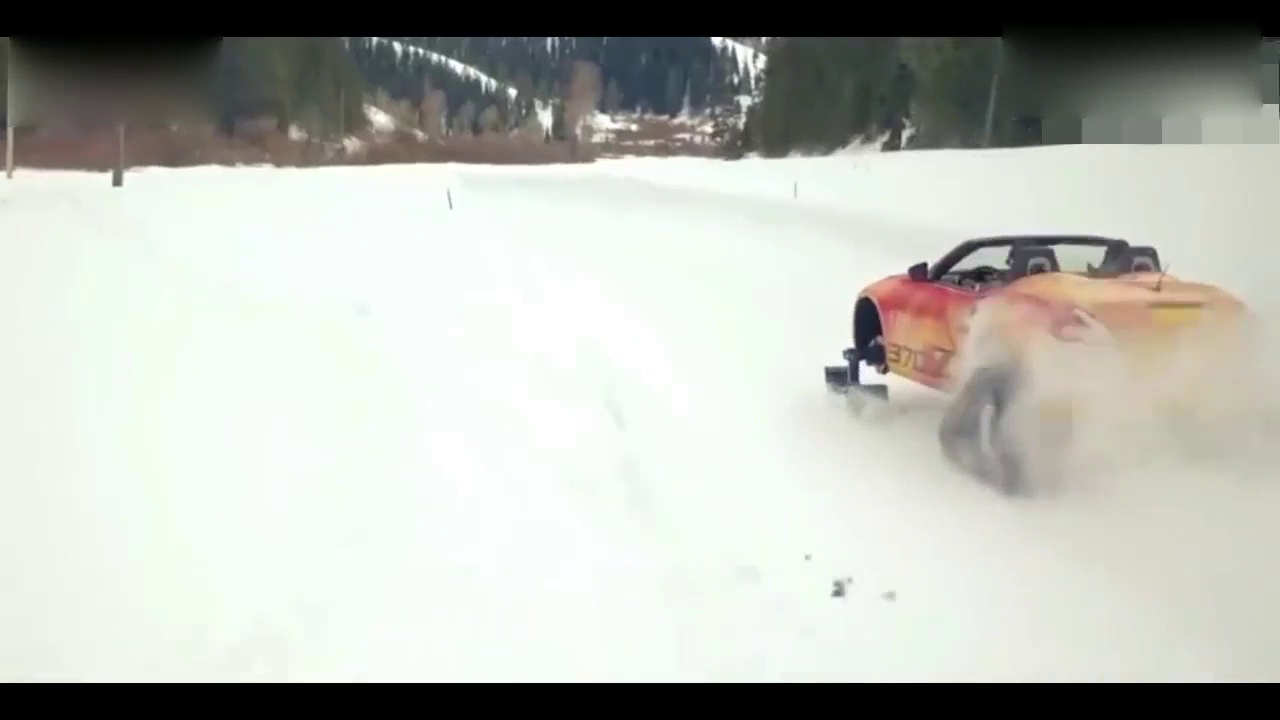 新型雪地跑车，太酷炫