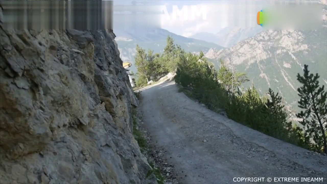 沃尔沃FH卡车惊险行车，简直看得人不敢喘气