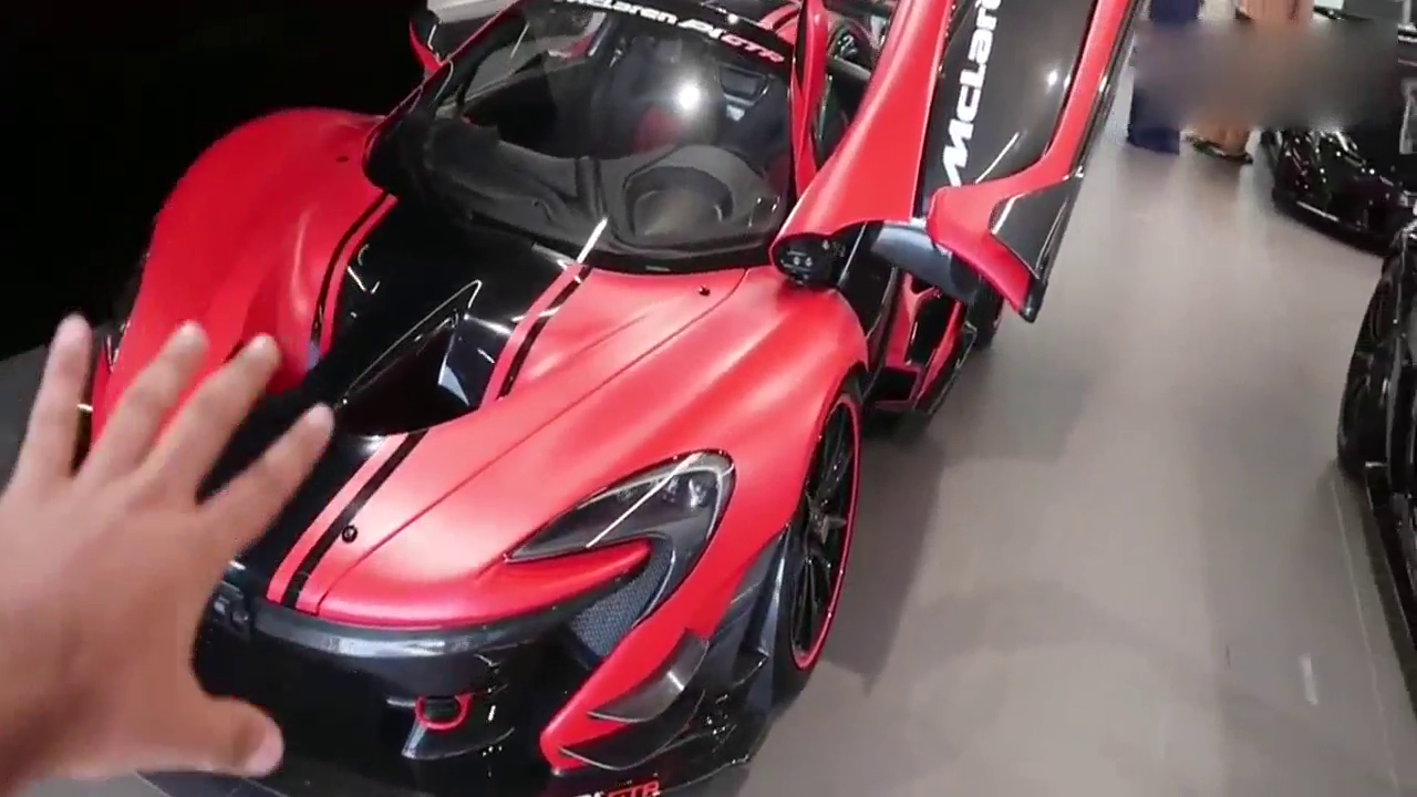 全球只有5辆的迈凯伦，迪拜跑车店里就有一辆