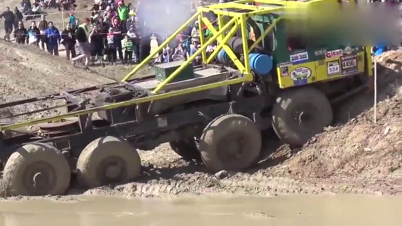 这才叫越野！看太拖拉8x8大卡车是怎么玩越野的