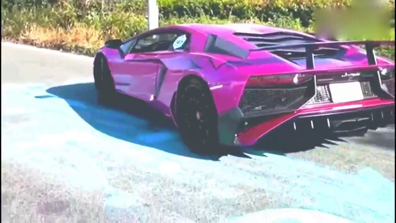 街头偶遇兰博基尼跑车，车主还是个美人！