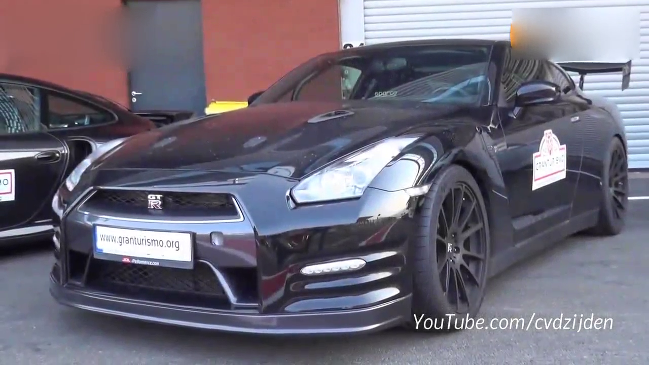 一款黑色GTR系列超级跑车 外观帅气而且性能也棒棒哒