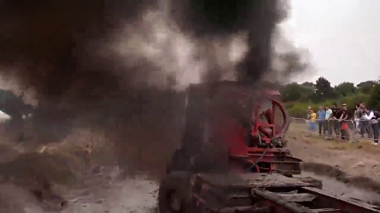 4X4卡车极限越野大赛 没想到也陷车了