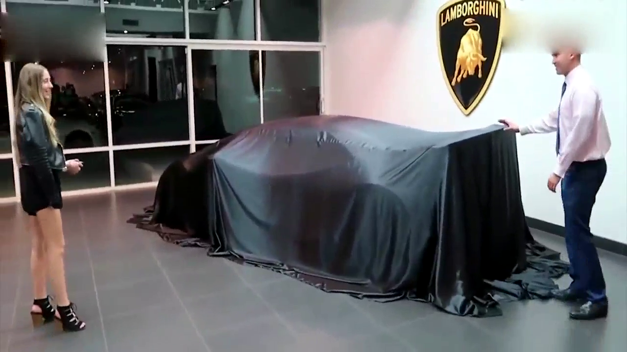 拉开遮车布后的这辆私人订制跑车失望了，一点都不霸气！