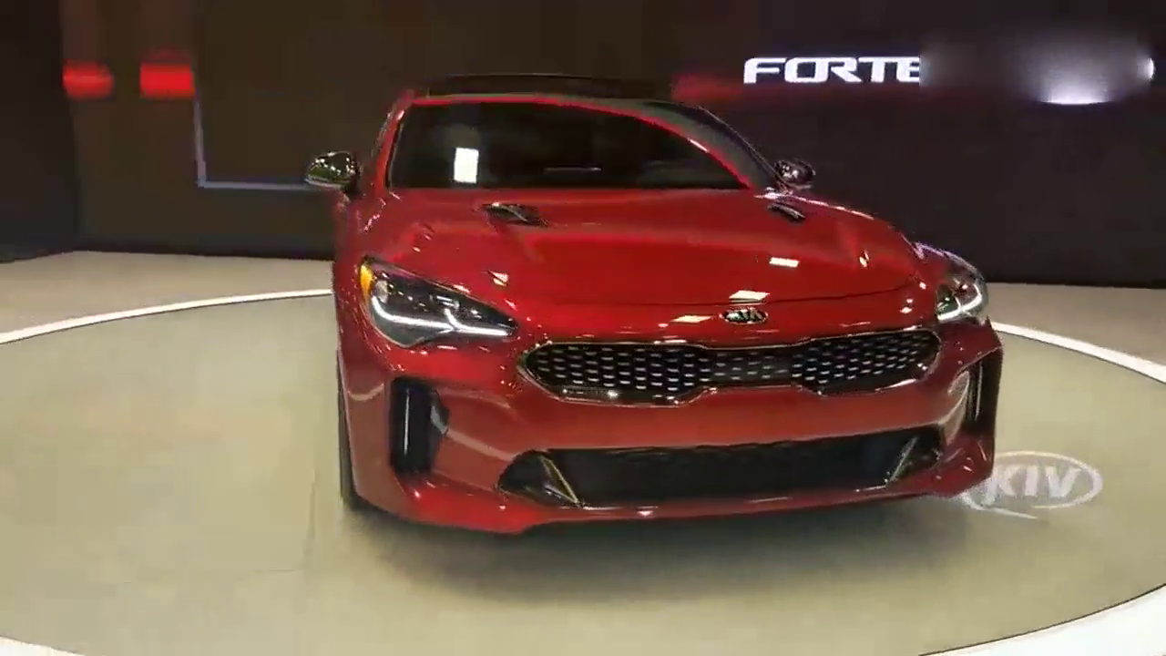 颜值赛超跑，车展实拍起亚Stinger毒刺