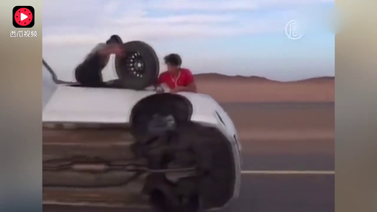 有史以来的十大经典汽车特技 F1和卡车PK场面最震撼